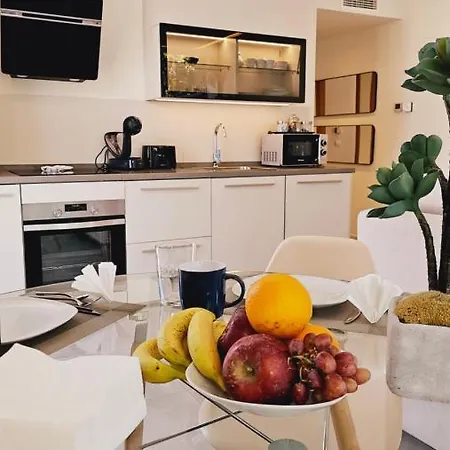 아파트 Nogalera Quintessence With Private Parking By Namaste Elite 토레몰리노스