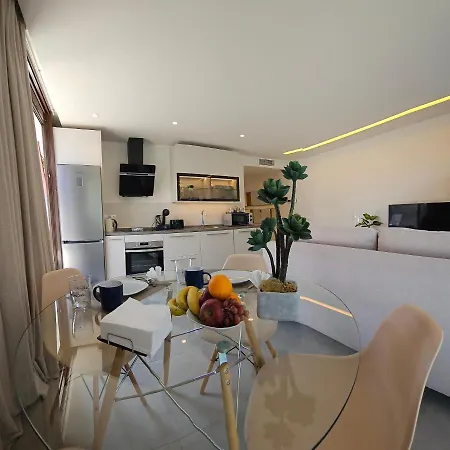 아파트 Nogalera Quintessence With Private Parking By Namaste Elite 토레몰리노스