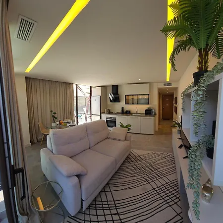 아파트 Nogalera Quintessence With Private Parking By Namaste Elite 토레몰리노스
